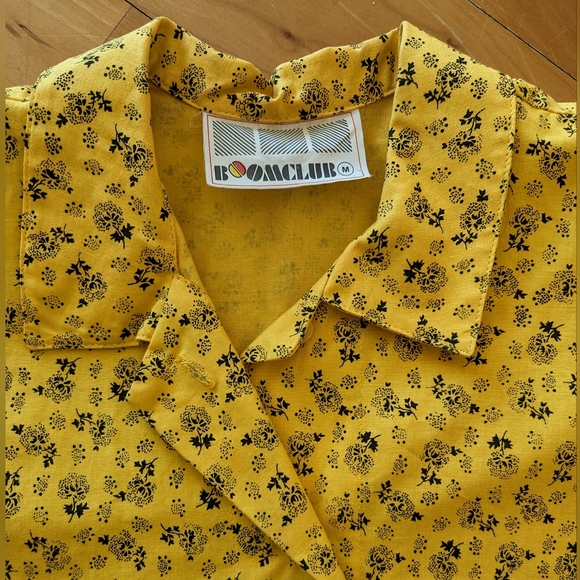 Vintage Tops - Vintage 80s BoomClub Golden Yellow Floral Cotton Asymmetrical Button Down Shirt